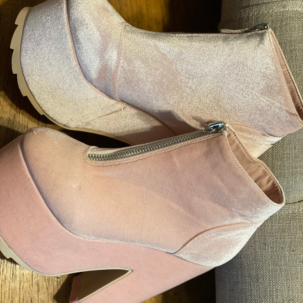 YRU platform baby pink booties